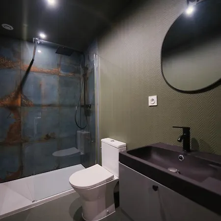 Under Sea Jacuzzi Privee 5 In Du Centre Vill Place De Stationnement Privee Possible