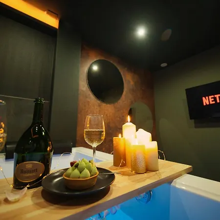Under Sea Jacuzzi Privee 5 In Du Centre Vill Place De Stationnement Privee Possible * Mulhouse